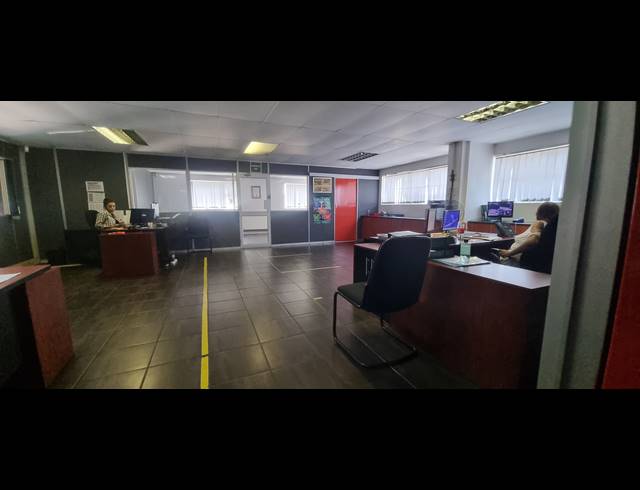 2,709M² WAREHOUSE FOR SALE IN JACOBS